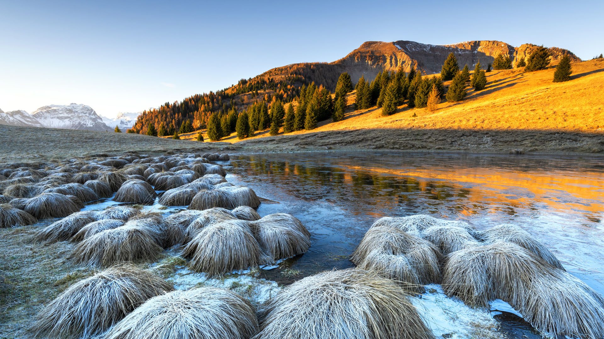 Valleys and Highlands wallpaper